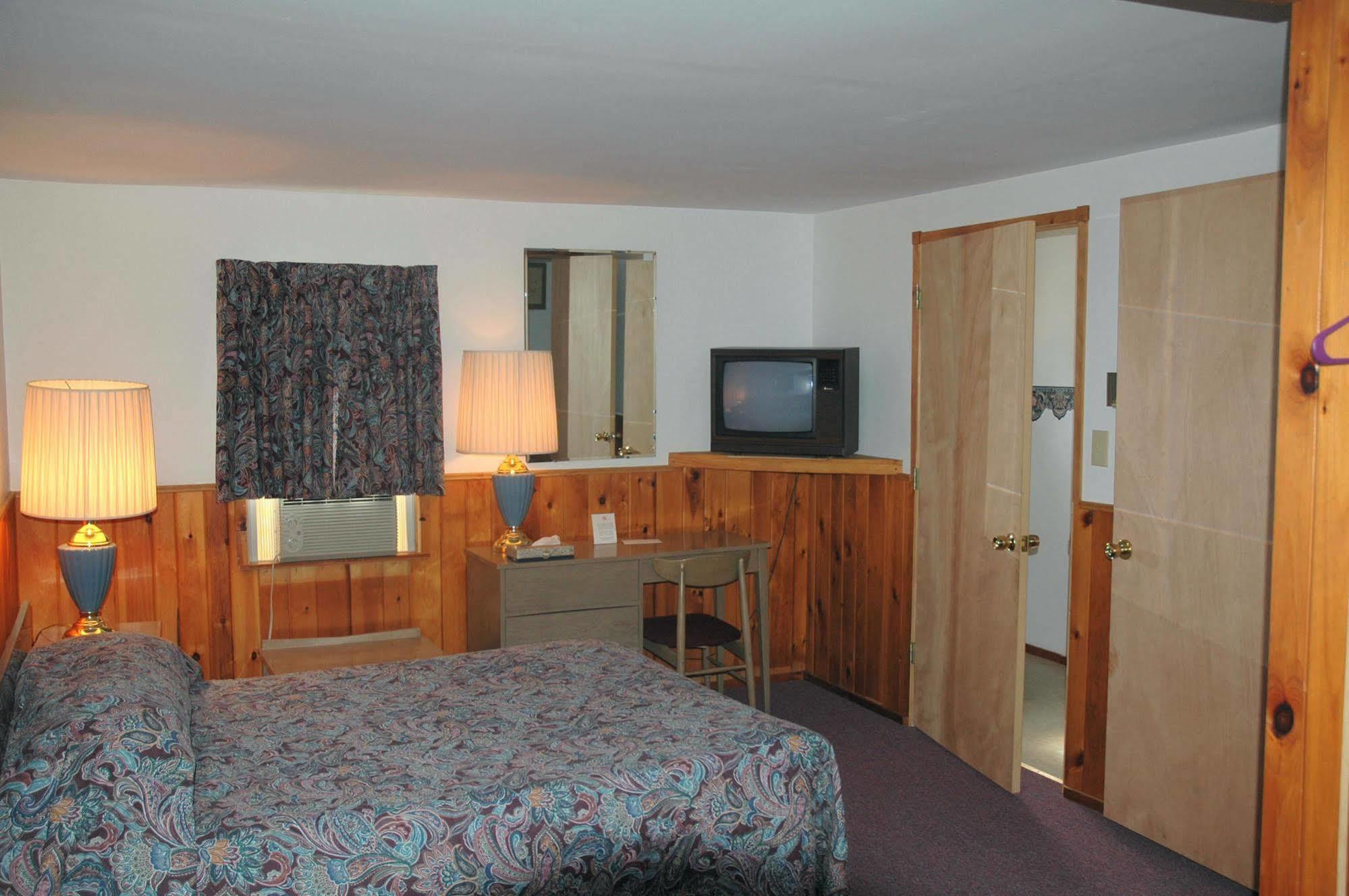 Luzerne Court Motel Lake Luzerne Esterno foto