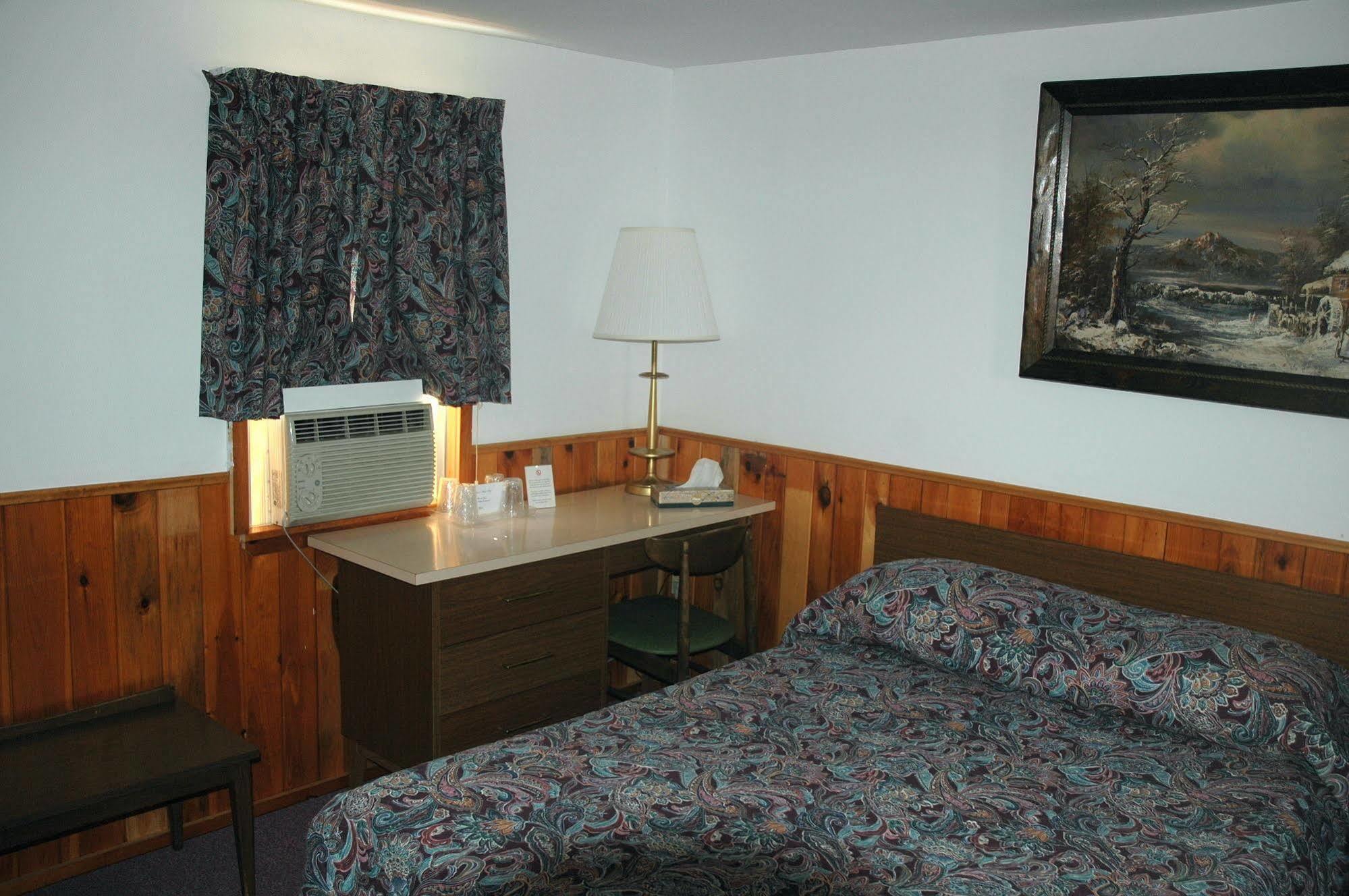 Luzerne Court Motel Lake Luzerne Esterno foto
